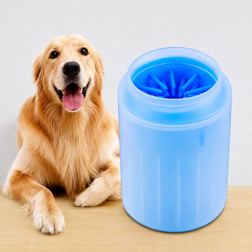 Limpiador de patas para perros y gatos junto a un golden retriever
